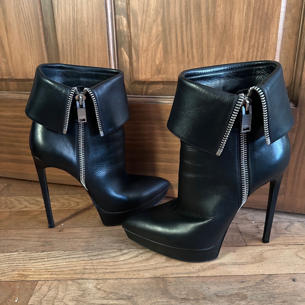 Saint Laurent Janis platform zip boot